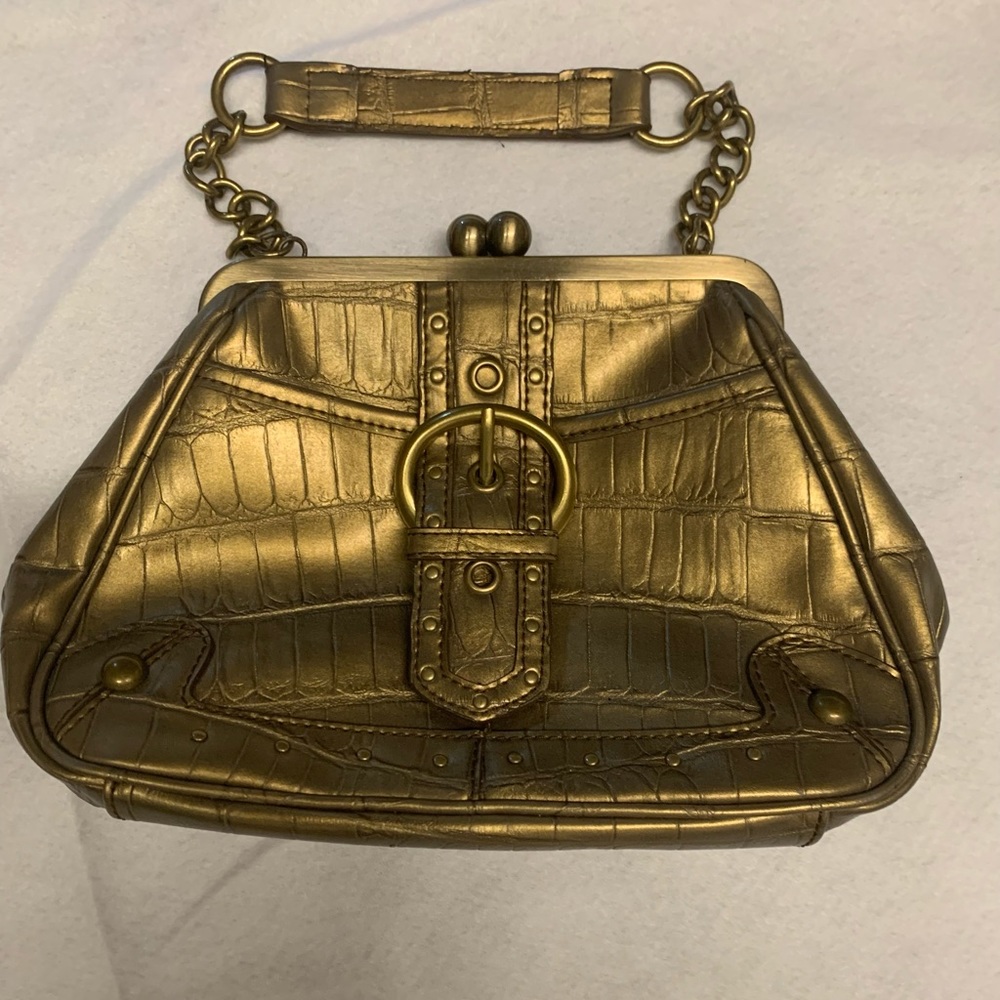 Kiss Clasp Gold Purse